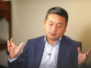 阿加塔米兰时装周惊艳亮相，米利克女友身材曲线吸睛指南