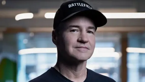 标题改写：阿森纳半场战平水晶宫，马杜埃凯错失良机，贝尼特斯力挽狂澜，惊心动魄！