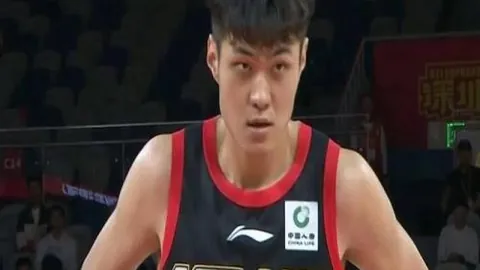 上海海港凭借武磊两球逆转长春亚泰，赛季进球数达31创纪录